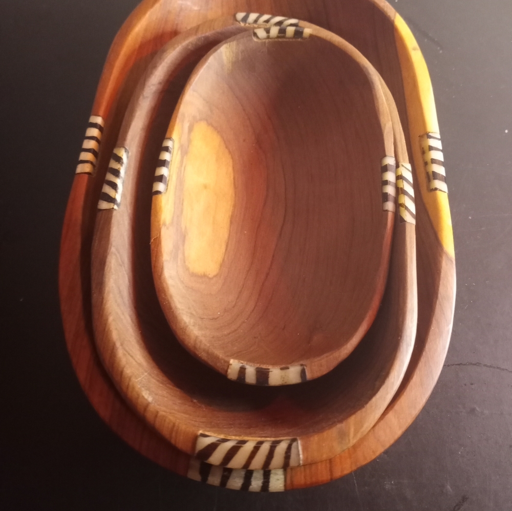 GORGEOUS Olive Wood Made in Italy Nesting Oval Bowls Set of 3.